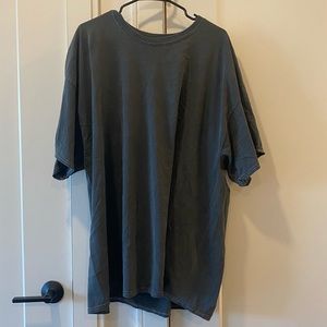 URBAN OUTFITTERS TSHIRT